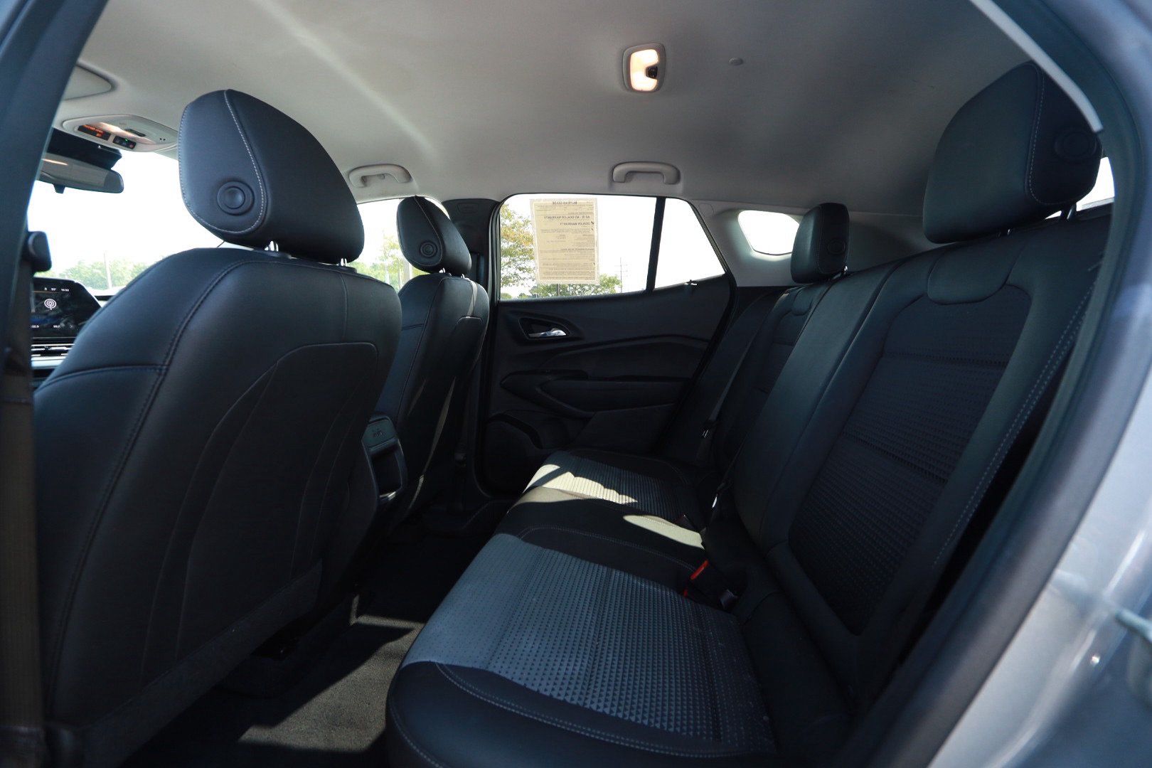 Used 2025 Chevrolet Trax LT w/ LT Convenience Package FWD image 23