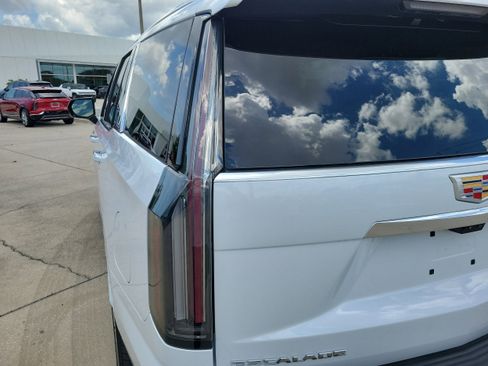 New 2026 Cadillac Escalade Luxury w/ Touring Package AWD/4WD image 10