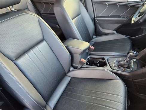 Used 2022 Volkswagen Tiguan SE R-Line image 13