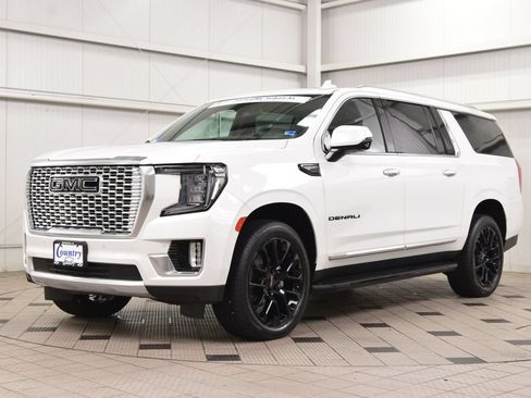 Used 2024 GMC Yukon XL Denali AWD/4WD image 3
