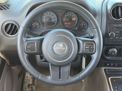 Used 2016 Jeep Patriot High Altitude FWD image 21