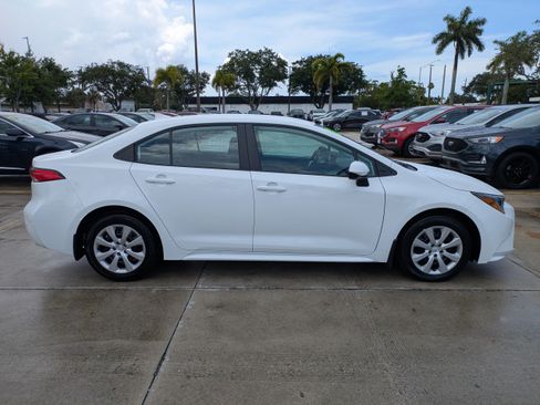 Used 2026 Toyota Corolla LE FWD image 3