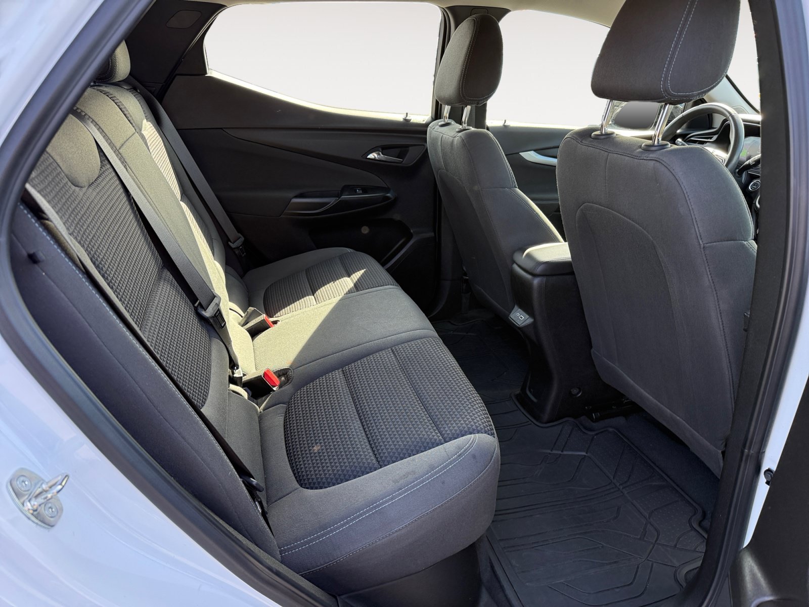 Used 2023 Chevrolet Bolt EUV LT w/ Redline Edition FWD image 18