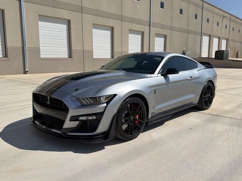 Used 2021 Ford Mustang Shelby GT500 w/ Technology Package RWD image 1