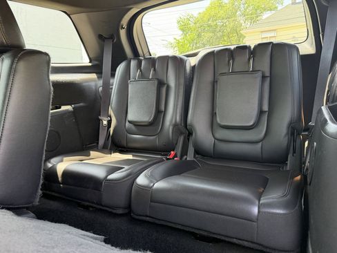Used 2014 Ford Explorer XLT w/ Equipment Group 202A AWD/4WD image 9