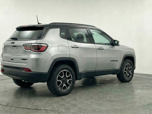 Used 2025 Jeep Compass Trailhawk AWD/4WD image 7
