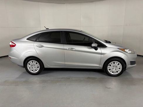 Used 2015 Ford Fiesta S FWD image 9