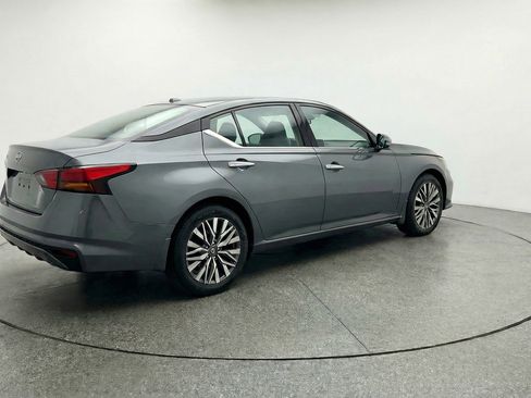 Used 2025 Nissan Altima 2.5 SV FWD image 9