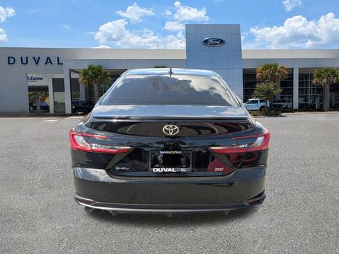 Used 2025 Toyota Camry SE image 5