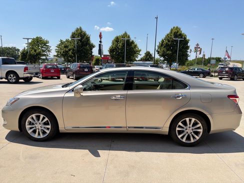 Used 2011 Lexus ES 350 w/ Preferred Accessory Package FWD image 5