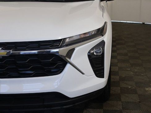 Used 2025 Chevrolet Trax LS image 12