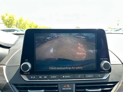 Used 2025 Nissan Altima 2.5 SV image 16