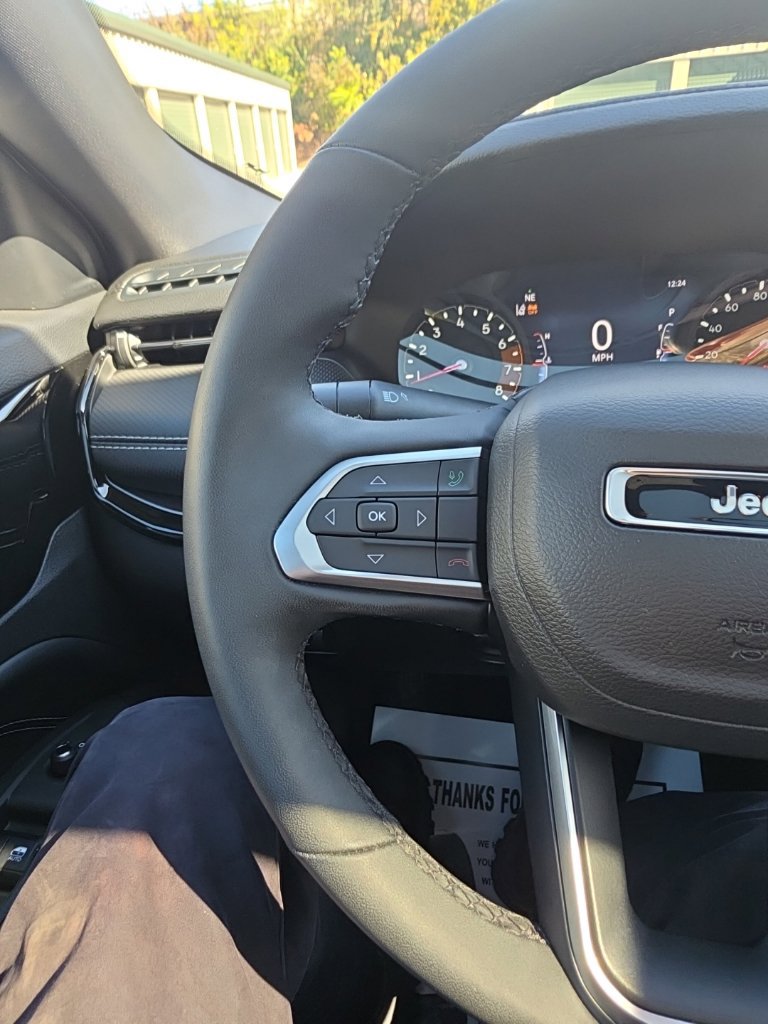 Used 2023 Jeep Compass Latitude w/ Sun and Sound Group AWD/4WD image 27
