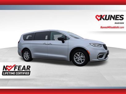 Used 2024 Chrysler Pacifica Touring-L