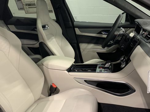 New 2026 Jaguar F-PACE SVR 575 Edition image 14