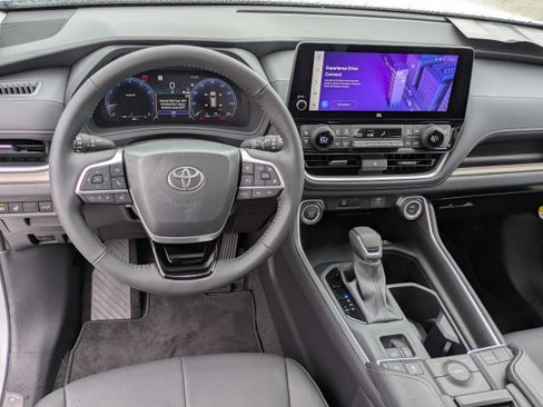 New 2026 Toyota Grand Highlander FWD image 17