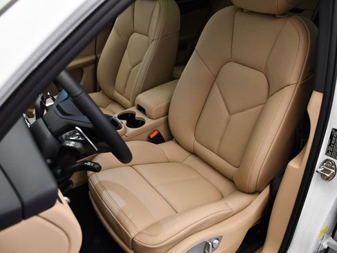 Used 2025 Porsche Macan image 35