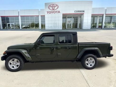 Used 2022 Jeep Gladiator Sport AWD/4WD image 13