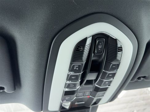 Used 2021 Porsche Macan S image 37