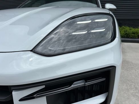 Used 2026 Porsche Cayenne S AWD/4WD image 9