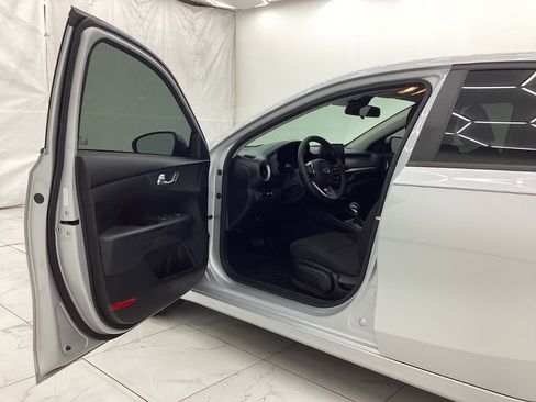 Used 2019 Kia Forte LXS FWD image 16