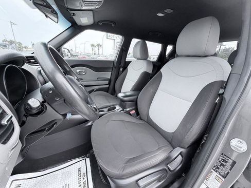 Used 2016 Kia Soul FWD image 13