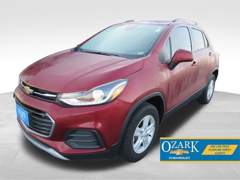 Certified 2022 Chevrolet Trax LT image 1