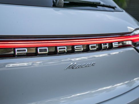 Certified 2025 Porsche Macan image 26