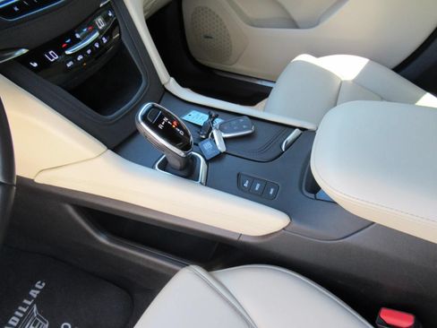 Used 2019 Cadillac XT5 Luxury AWD/4WD image 17