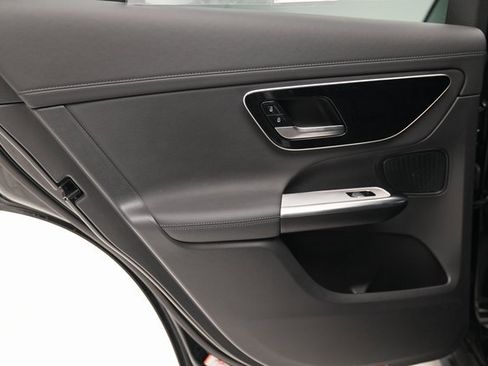 Used 2024 Mercedes-Benz GLC 300 4MATIC image 36