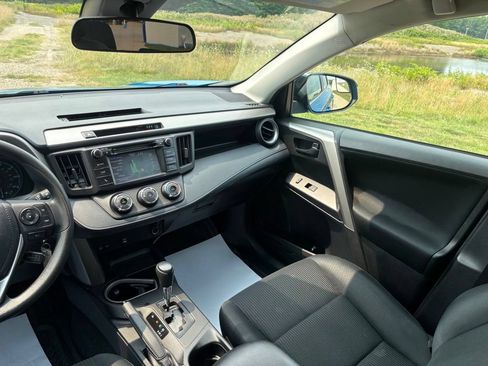 Used 2018 Toyota RAV4 LE w/ All Weather Liner Package FWD image 43