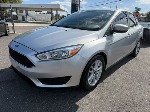 Used 2016 Ford Focus SE image 1