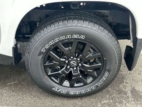 Used 2023 Nissan Frontier SV w/ Midnight Edition Package image 5