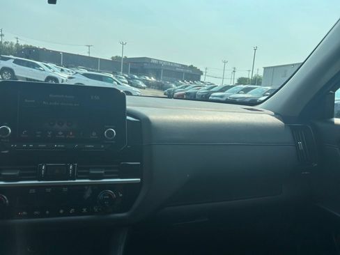 Used 2025 Nissan Pathfinder SV FWD image 27