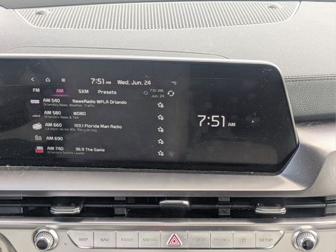 Used 2024 Kia Telluride S w/ S Sunroof Package FWD image 15