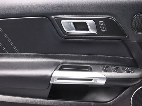 Used 2019 Ford Mustang Premium RWD image 7