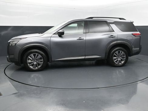 Used 2025 Nissan Pathfinder SV AWD/4WD image 2