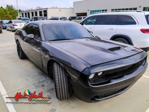 Used 2022 Dodge Challenger R/T image 2