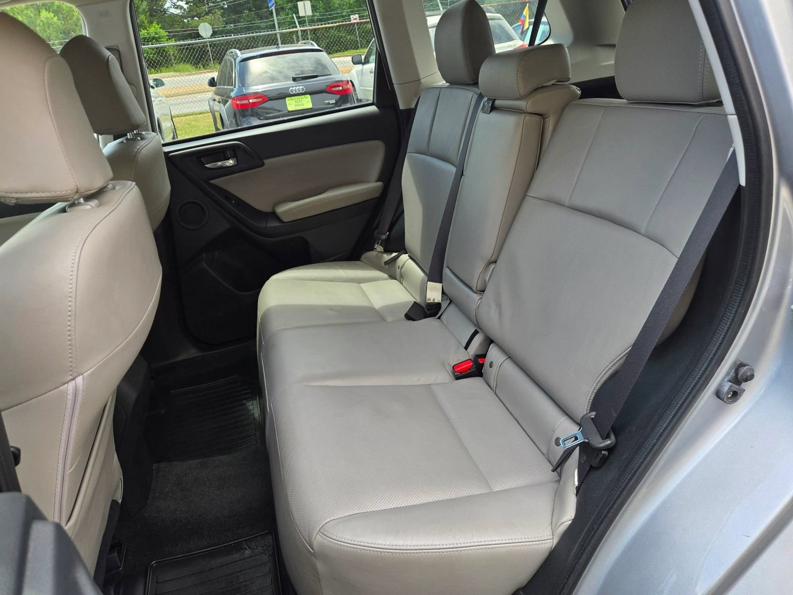 Used 2015 Subaru Forester 2.5i Touring AWD/4WD image 10