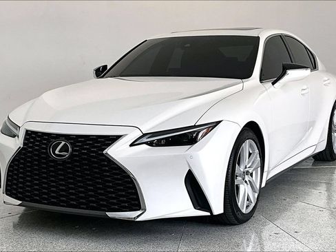 Used 2024 Lexus IS 300 w/ Comfort Package RWD image 5