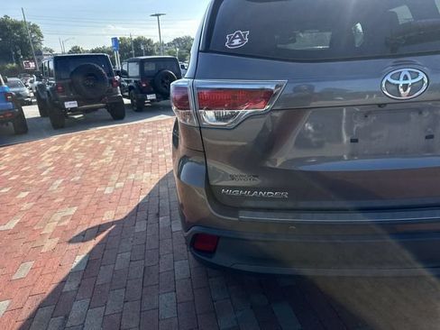 Used 2015 Toyota Highlander Limited w/ Driver Technology Package AWD/4WD image 8
