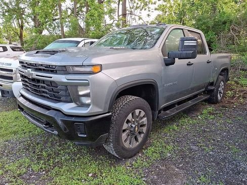 Used 2025 Chevrolet Silverado 2500 Custom w/ Custom Convenience Package AWD/4WD image 3