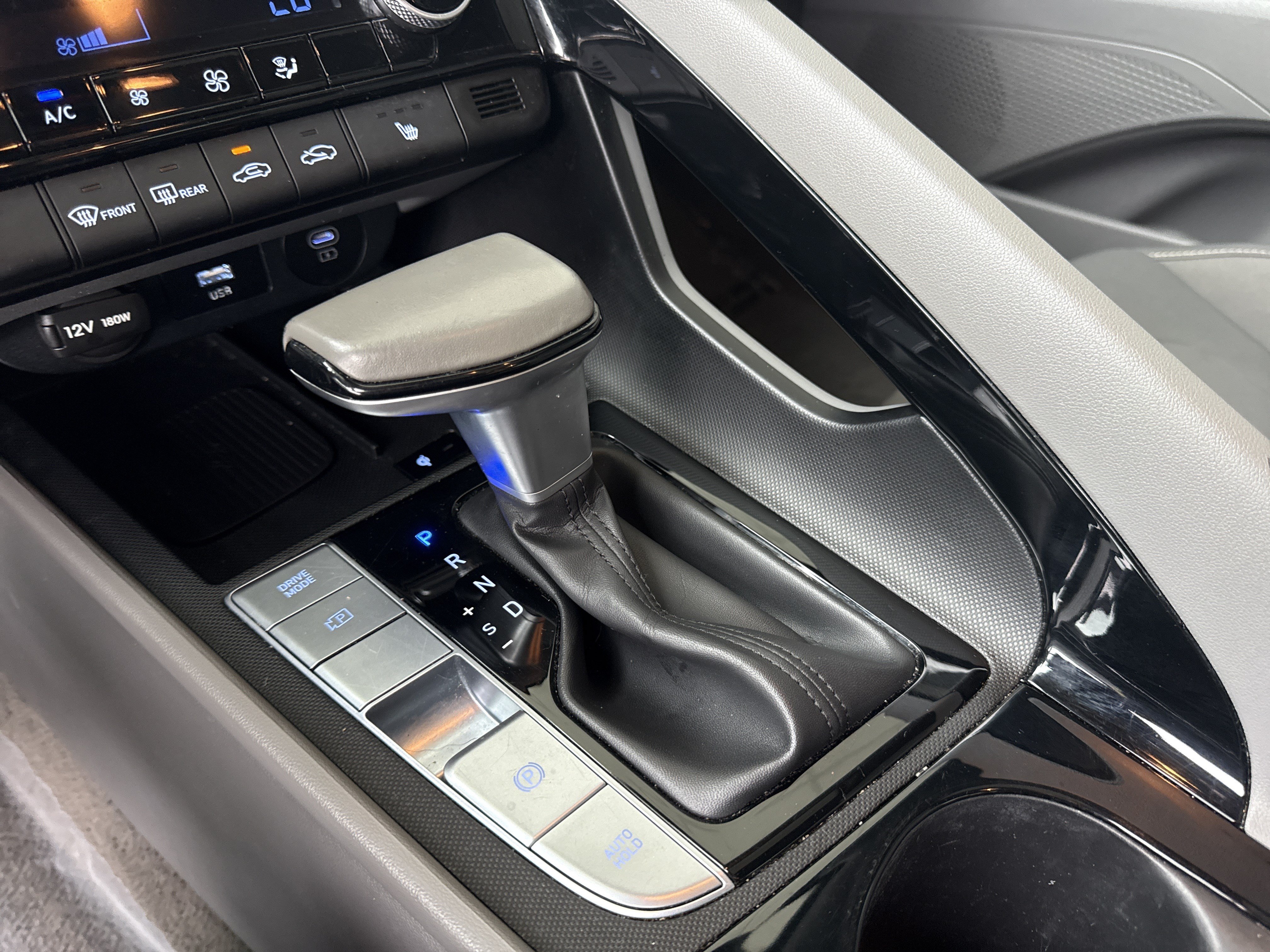 Used 2025 Hyundai Elantra SEL FWD image 25
