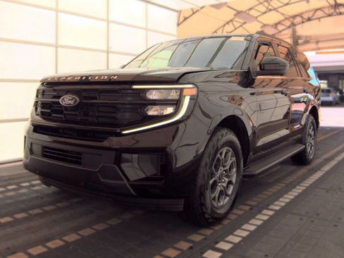 Used 2025 Ford Expedition Active RWD image 1