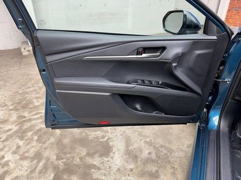 Used 2025 Toyota Camry SE image 10