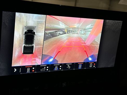 Used 2024 GMC Hummer EV 2X w/ LPO, Illumination Package AWD/4WD image 17