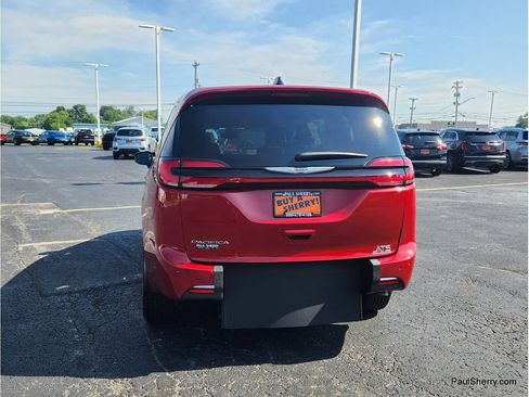 Used 2025 Chrysler Pacifica Select FWD image 18