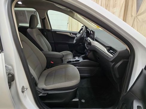 Used 2020 Ford Escape SE image 32