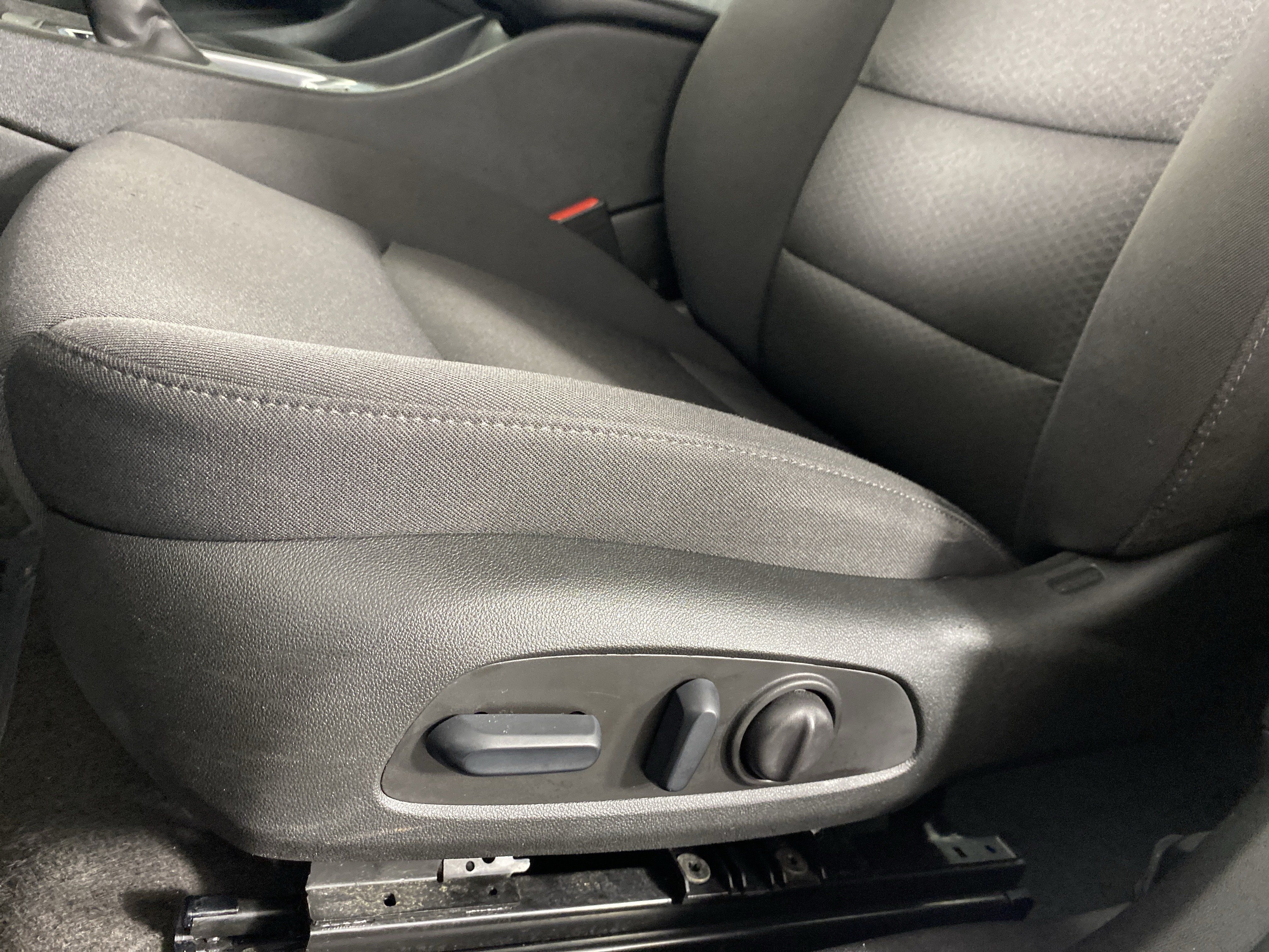 Used 2025 Chevrolet Malibu LT FWD image 17
