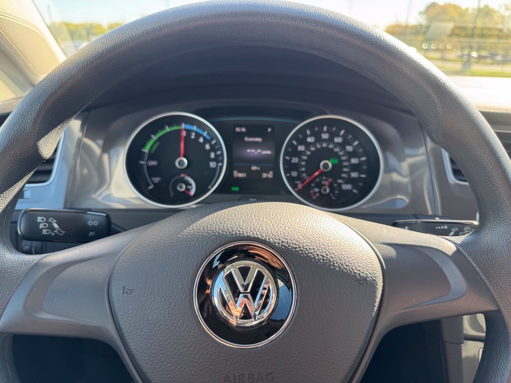 Used 2016 Volkswagen e-Golf SE w/ DC Fast Charging Package FWD image 24
